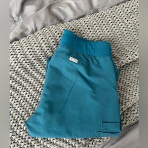 Figs Kade Cargo Caribbean Blue Scrub Pant - XS TALL
